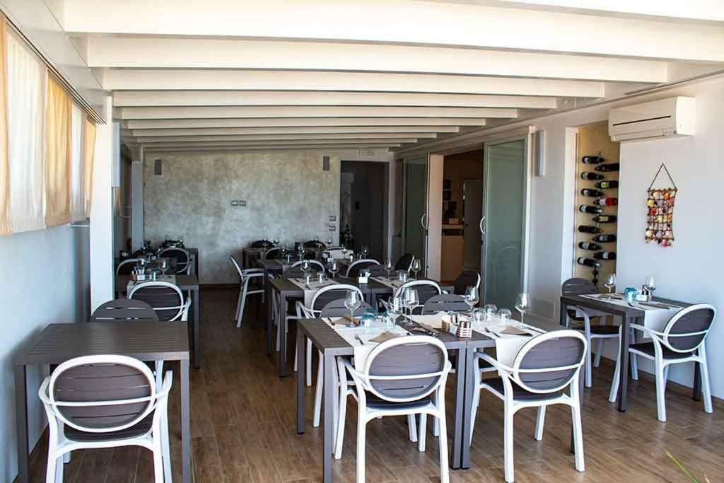 Hotel Delfino Марина ди Карара Екстериор снимка