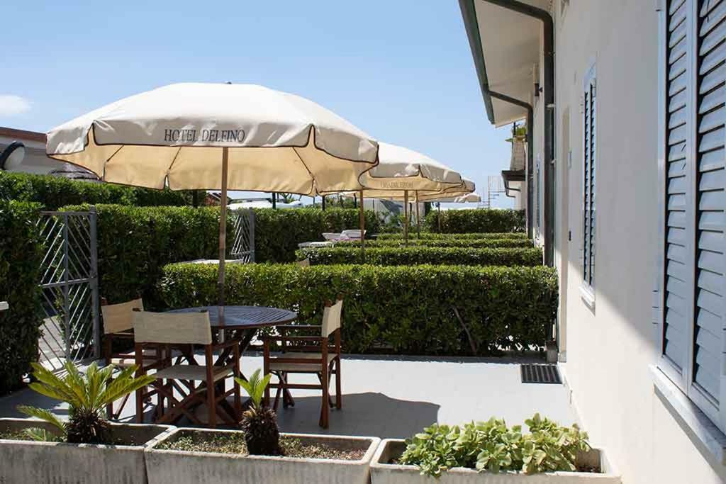 Hotel Delfino Марина ди Карара Екстериор снимка