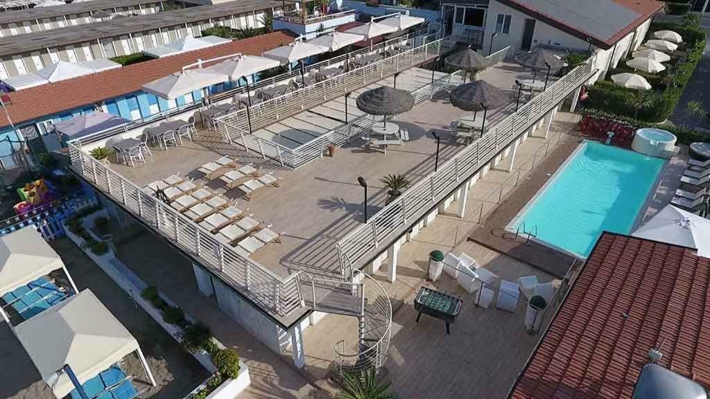 Hotel Delfino Марина ди Карара Екстериор снимка