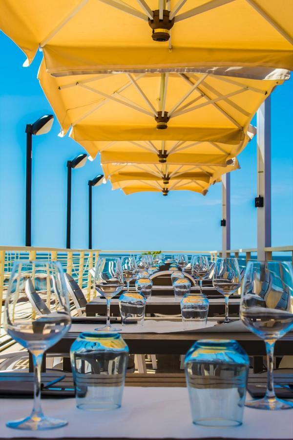 Hotel Delfino Марина ди Карара Екстериор снимка