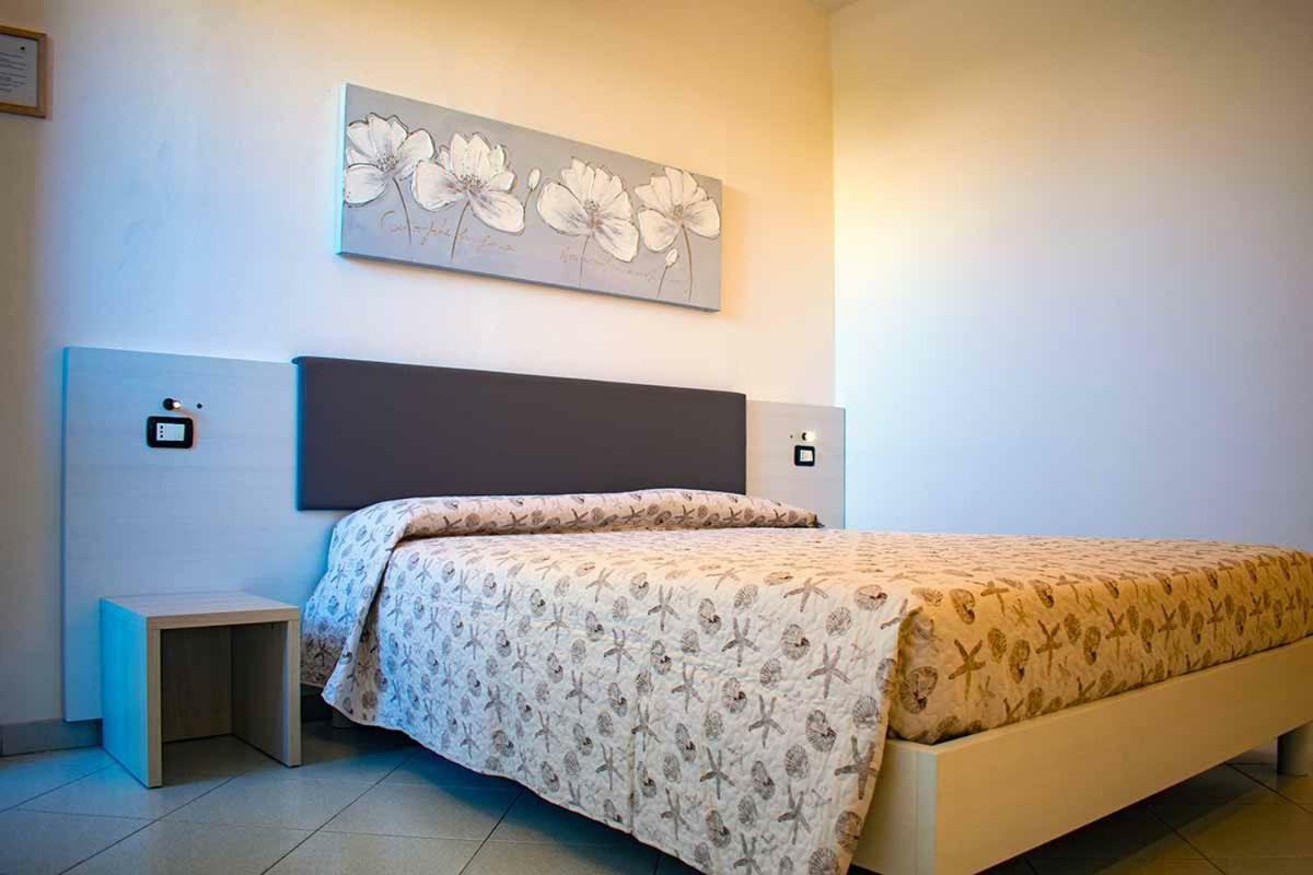 Hotel Delfino Марина ди Карара Екстериор снимка