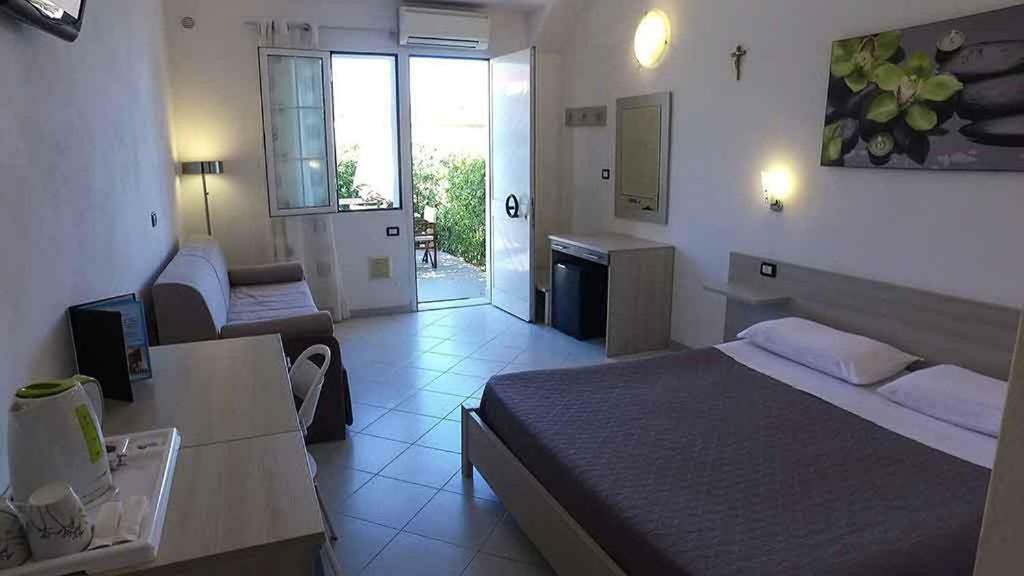 Hotel Delfino Марина ди Карара Екстериор снимка