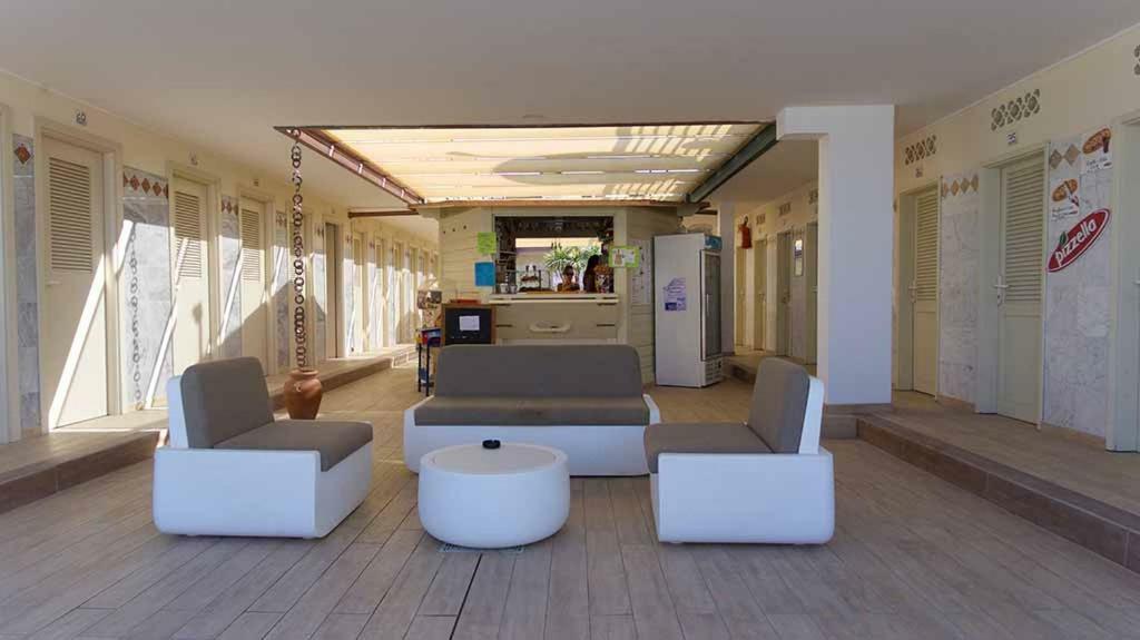 Hotel Delfino Марина ди Карара Екстериор снимка